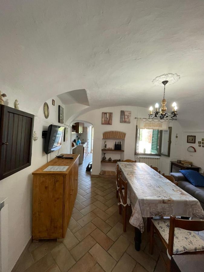 Casa Vacanza Pegrini Nel Centro Storico Di กาวี ภายนอก รูปภาพ