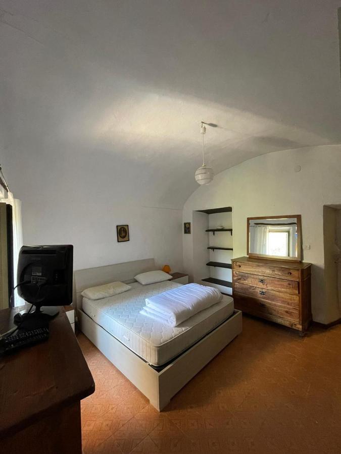 Casa Vacanza Pegrini Nel Centro Storico Di กาวี ภายนอก รูปภาพ