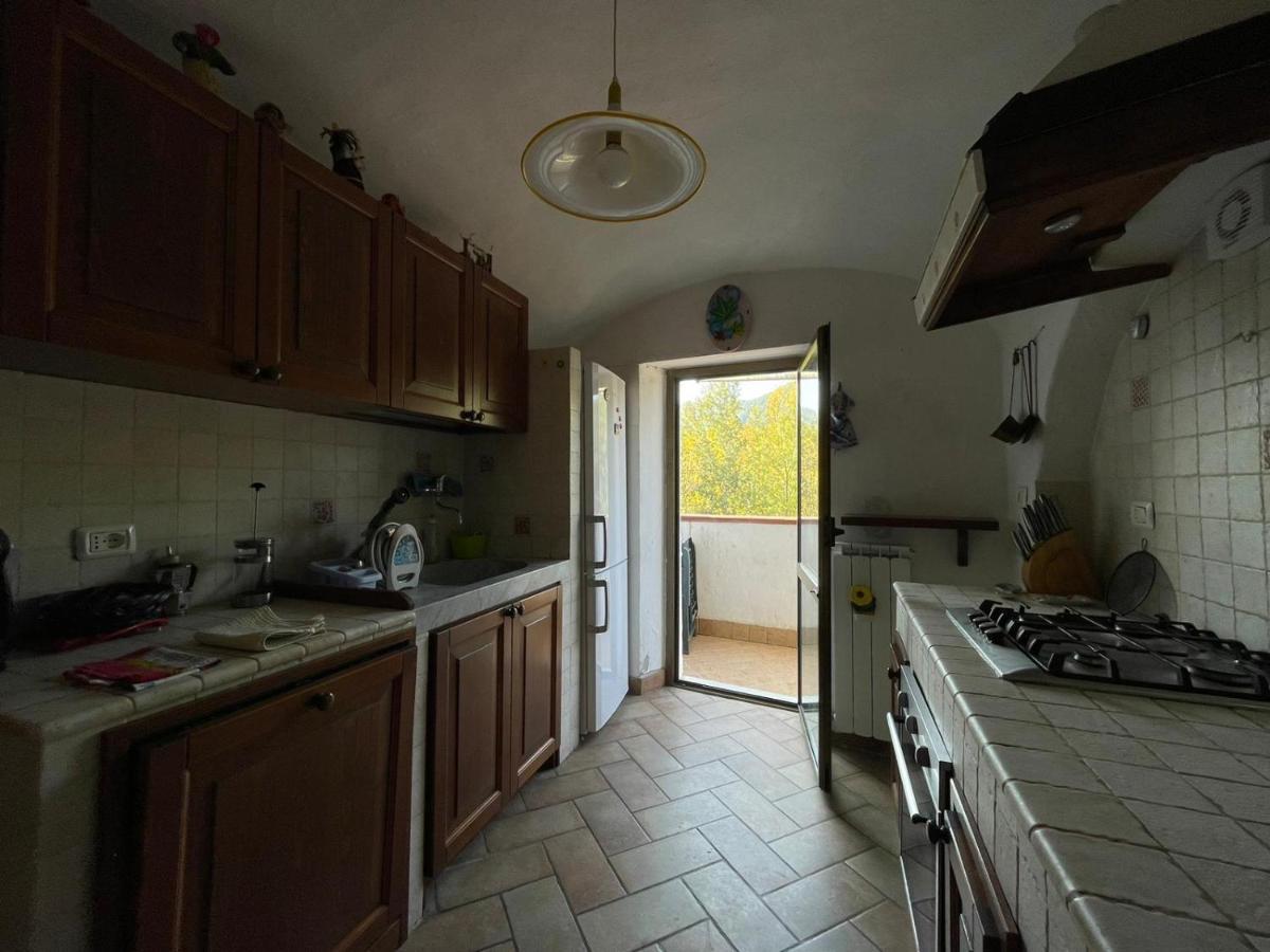 Casa Vacanza Pegrini Nel Centro Storico Di กาวี ภายนอก รูปภาพ