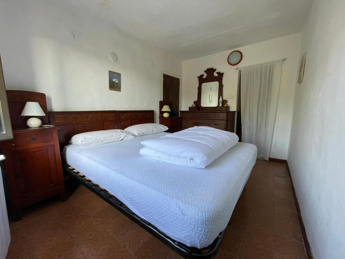 Casa Vacanza Pegrini Nel Centro Storico Di กาวี ภายนอก รูปภาพ