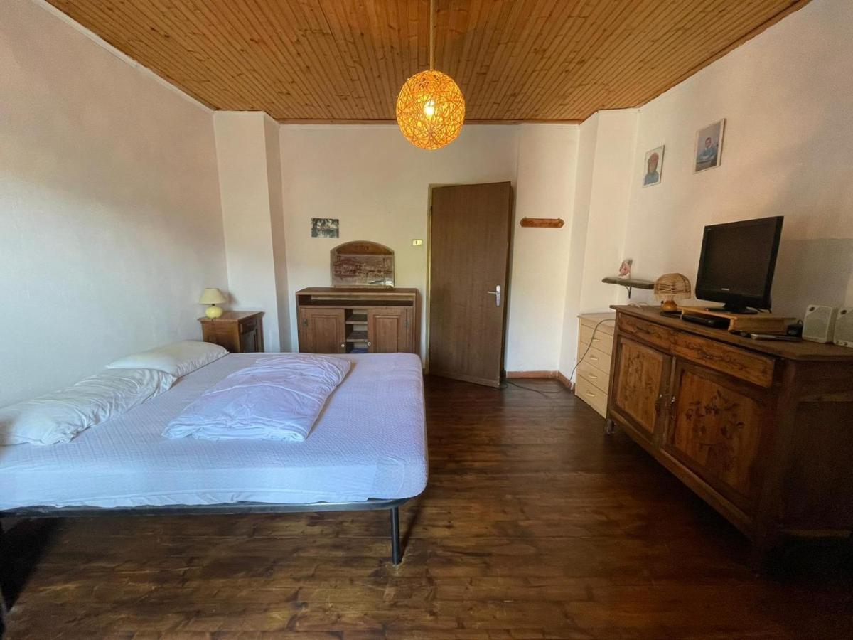 Casa Vacanza Pegrini Nel Centro Storico Di กาวี ภายนอก รูปภาพ