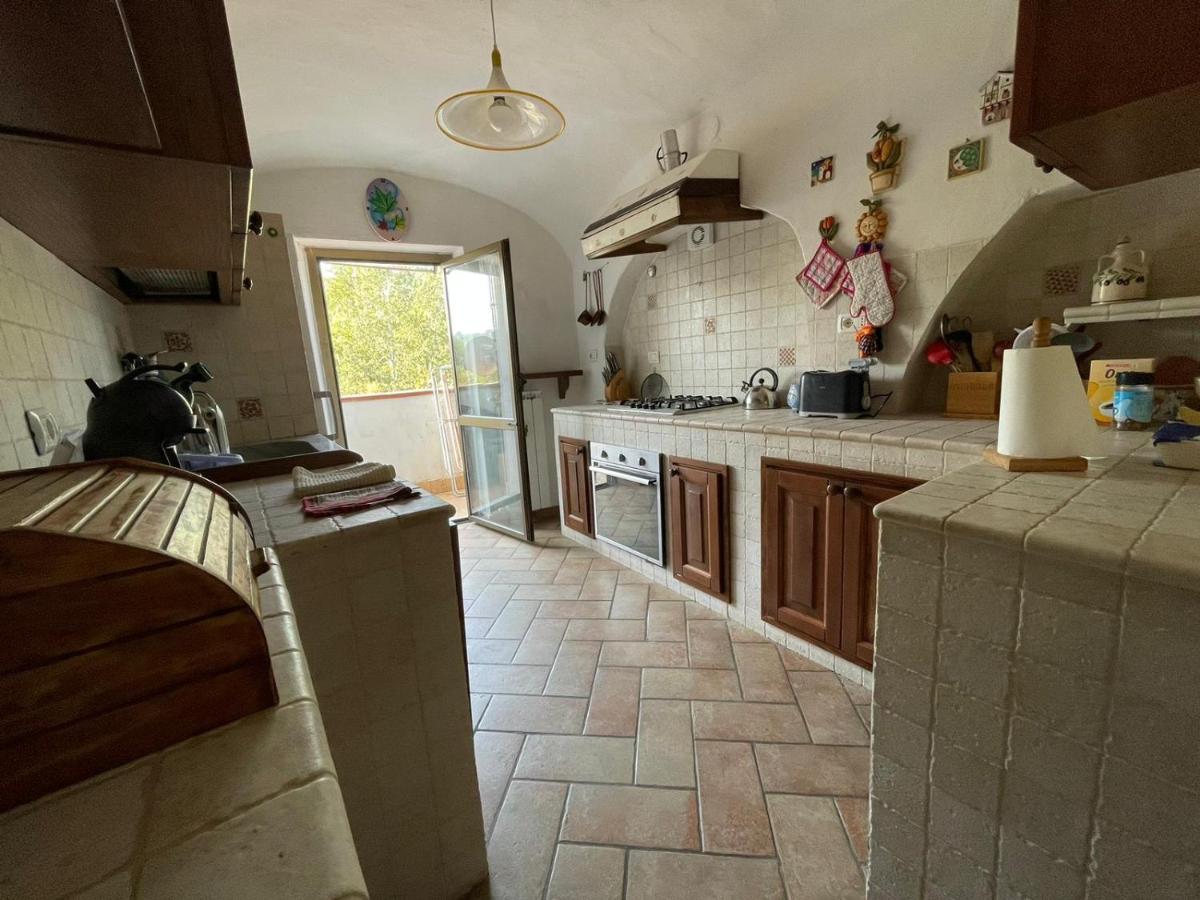 Casa Vacanza Pegrini Nel Centro Storico Di กาวี ภายนอก รูปภาพ