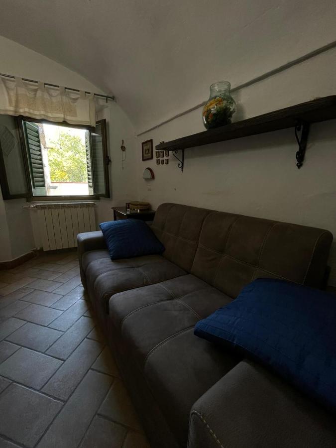 Casa Vacanza Pegrini Nel Centro Storico Di กาวี ภายนอก รูปภาพ